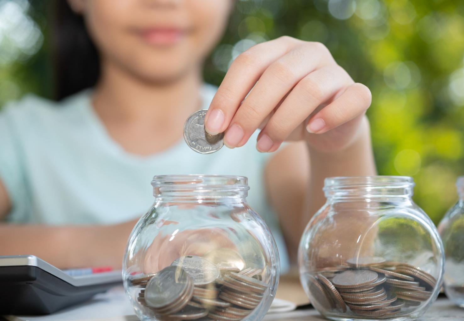 Como ajudar o seu filho adolescente a tornar-se financeiramente independente