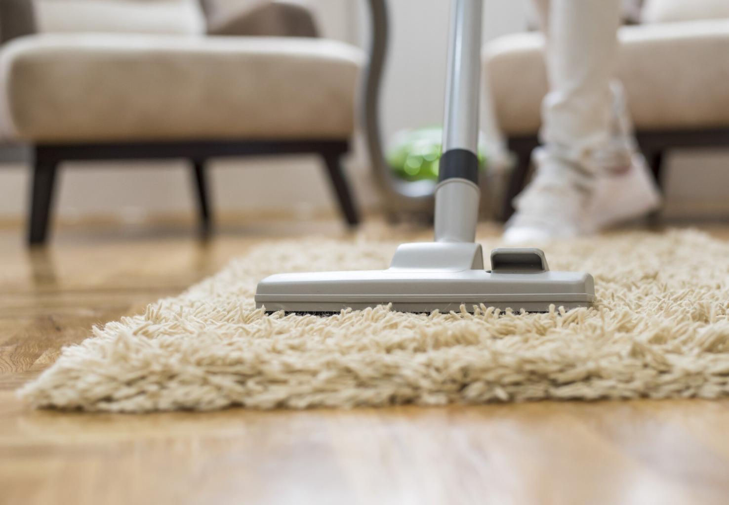 Como limpar carpetes de forma eficaz e prolongar a sua durabilidade